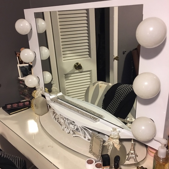 Vanity Girl Hollywood mirror