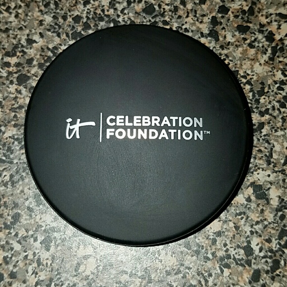 New IT Compact Cosmetics (Firm) - Picture 1 of 3