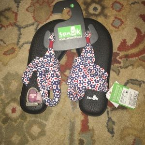 Sanuk flip flop/sandals! Size 6