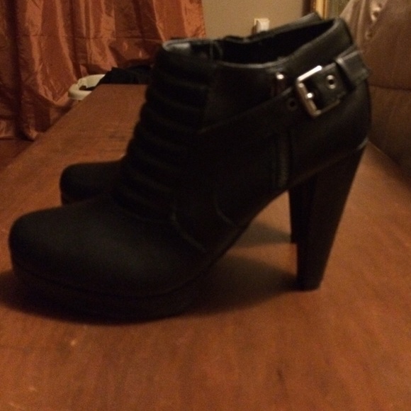 Guess ankle boots