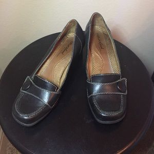 Naturalized black dress shoes