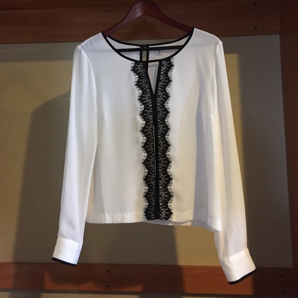 Brand new, never worn Hawthorn Top.
