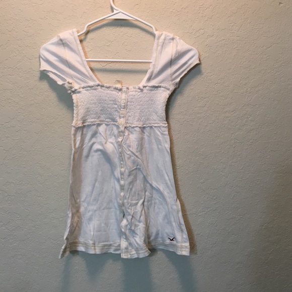 Beautiful white Hollister Tshirt