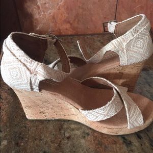 NWT Size 8 Toms Wedges