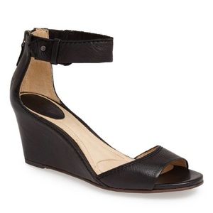 Jessica Simpson sandals camel and black