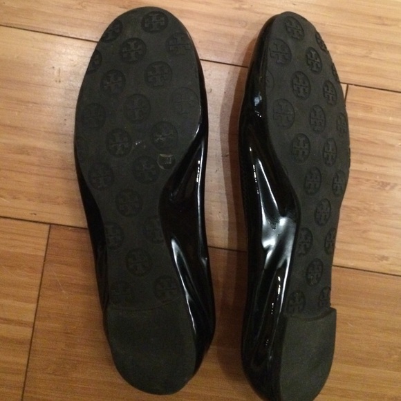 Classic, timeless Tory Burch Reva Flats - Picture 2 of 3