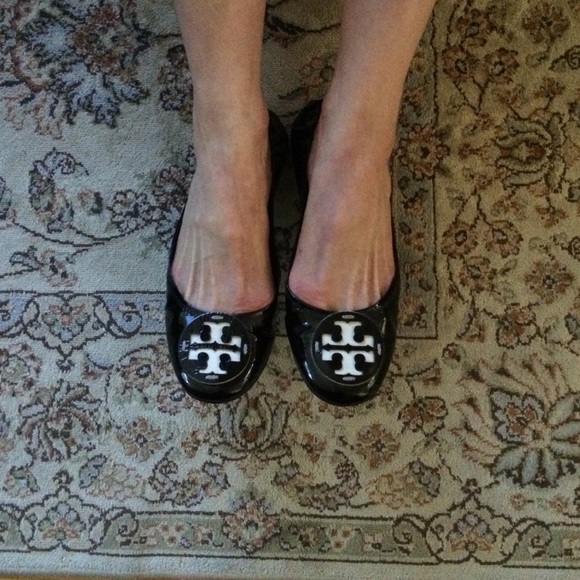 Classic, timeless Tory Burch Reva Flats - Picture 3 of 3