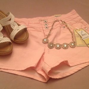 NWT juniors Size 13 shorts, pink.   Cute!😊