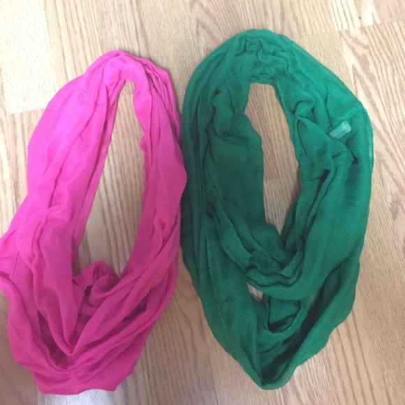 ❗️DONATING SOON❗️Infinity loop scarf bundie ♥️