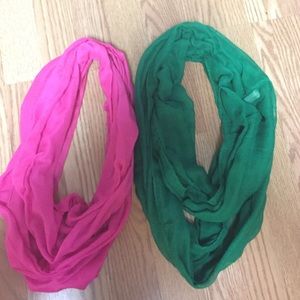 ❗️DONATING SOON❗️Infinity loop scarf bundie ♥️