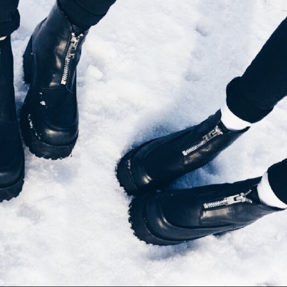 unif alec boot