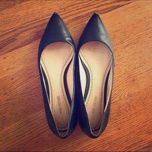 Black leather Pour la Victoire flats