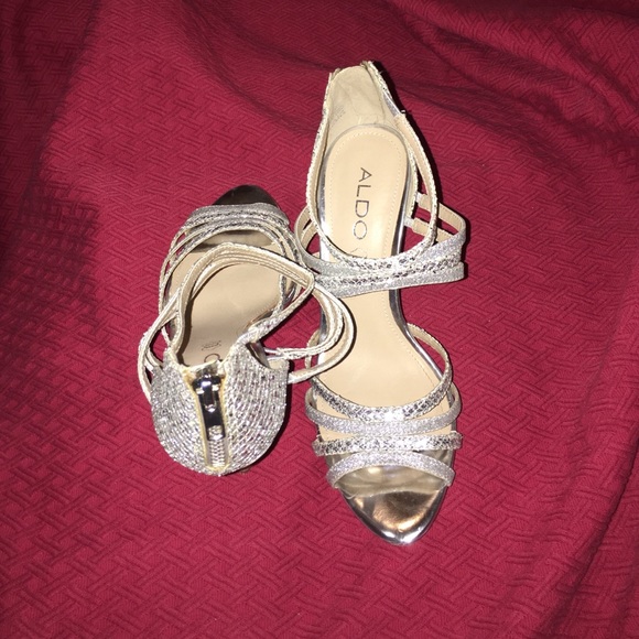 Beautiful Aldo strappy heels 👠