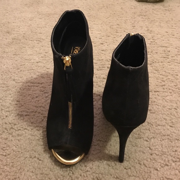 Mossimo Black & Gold Heeled Booties Size 7.5