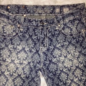 🔥🔥 Miss Me Cuffed Capri