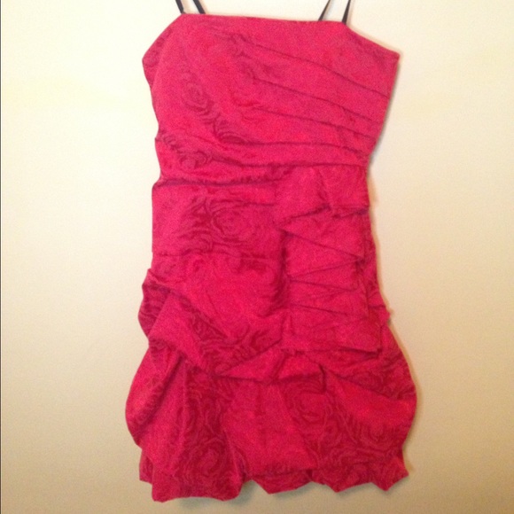 Red Ruffled Formal Dress - Picture 4 of 4