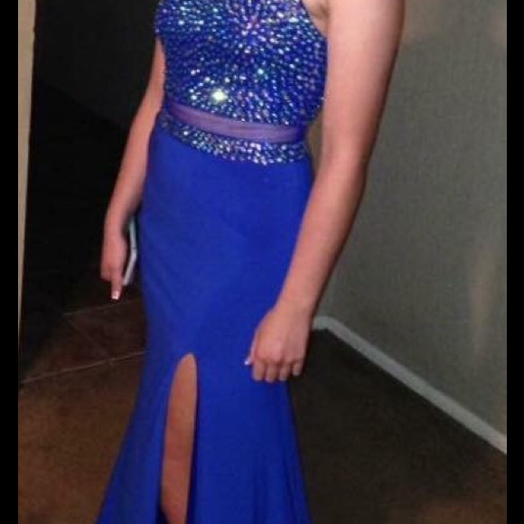 Beautiful Dress ready for prom - Picture 3 of 4