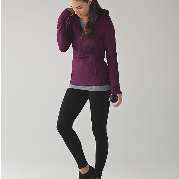 Lululemon NWT Run for Cold Pullover in size 4 Plum - Picture 4 of 4