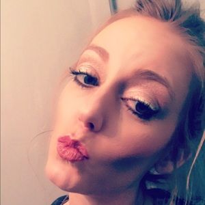 Meet your Posher, Kayla