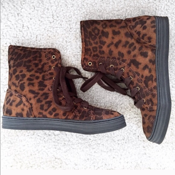 Airwalk cheetah print shoes