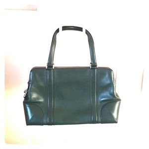 Beautiful Ellen Tracy Handbag
