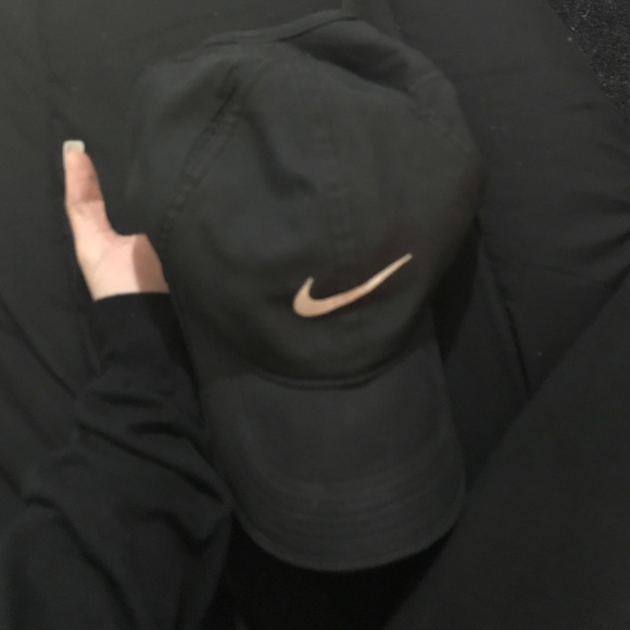 Women's Nike hat black
