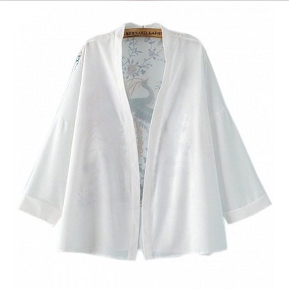 🎉Host Pick!!🎉 White Floral Printed Kimono 🌺🌸🌼 - Picture 2 of 4