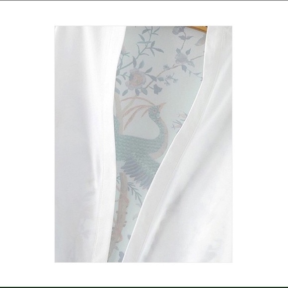 🎉Host Pick!!🎉 White Floral Printed Kimono 🌺🌸🌼 - Picture 3 of 4