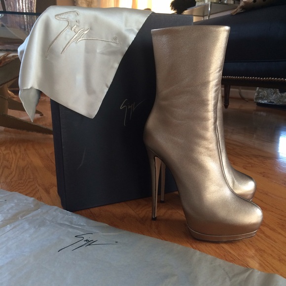 SOLD...Giuseppe Zanotti mid calf boot bootie 39