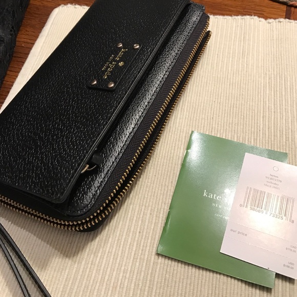 kate spade Bags - Kate Spade Wellesley Layton wristlet kate spade Bags - Kate Spade Wellesley Layton wristlet