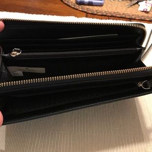 kate spade Bags - Kate Spade Wellesley Layton wristlet kate spade Bags - Kate Spade Wellesley Layton wristlet