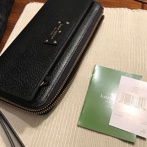 kate spade Bags - Kate Spade Wellesley Layton wristlet kate spade Bags - Kate Spade Wellesley Layton wristlet