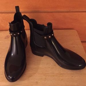 BLACK RAIN BOOTS