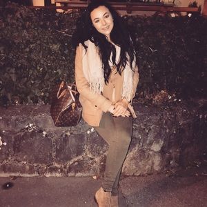 Meet your Posher, Sabrina