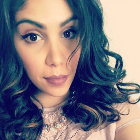 Meet your Posher, Leila - Picture 3 of 3