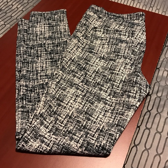 Black and white skinny pants