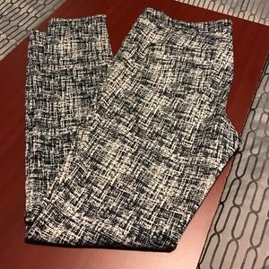 Black and white skinny pants