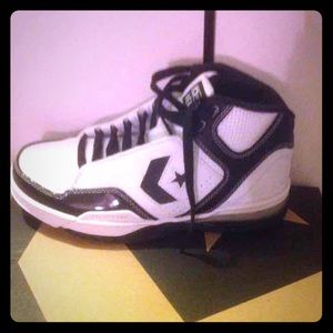 NWT Converse 7/8.5 Weapon Evo Mid-top Basketball