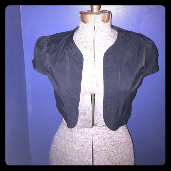 U & Me shoulder cover black