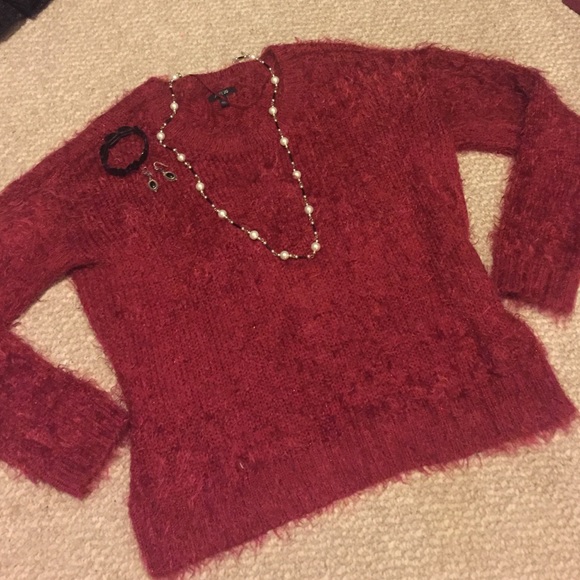 Bundle - sweater and jewelry