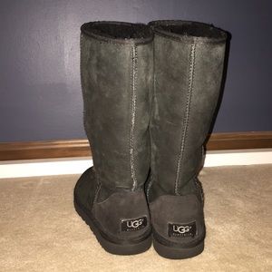 Black Ugg boots. Like new sz. 8