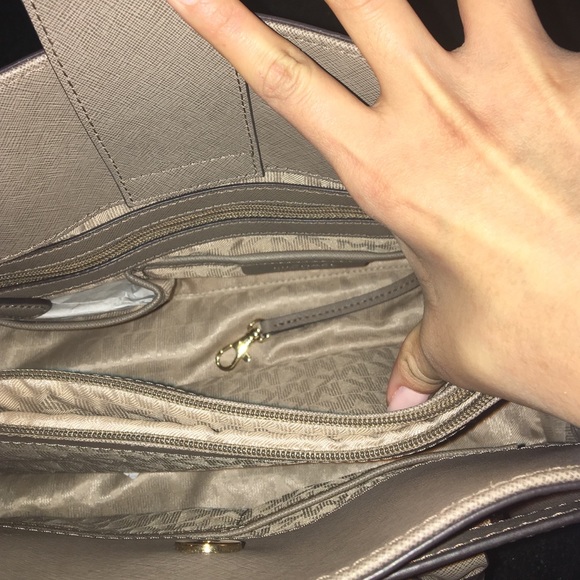 Michael Kors Handbag - Picture 3 of 4