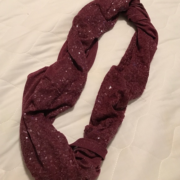 Shimmer maroon scarf