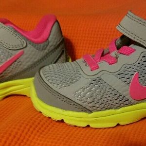 Girls (toddler) Nike tennis shoes