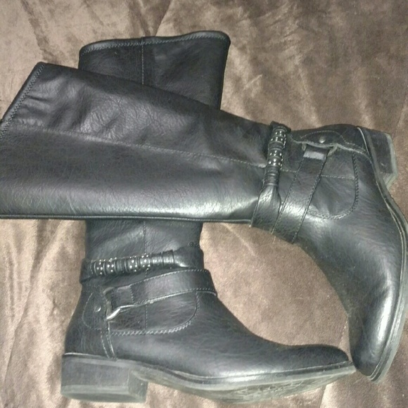 Black riding boots