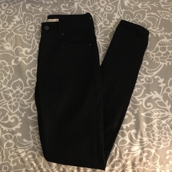 Levi's 721 high waisted skinny jeans.