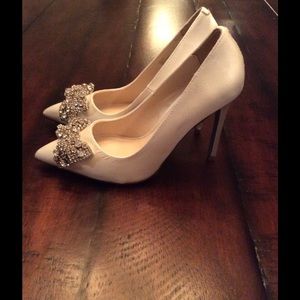 Blue by Betsey Johnson 6.5 ivory satin