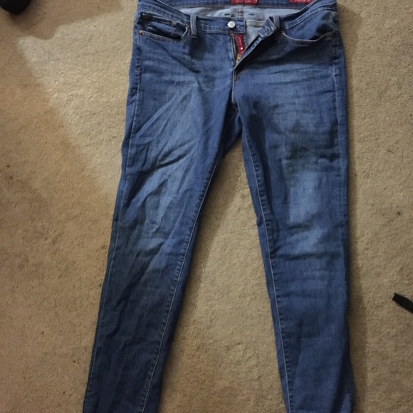 like new!!! LUCKY BRAND JEANS