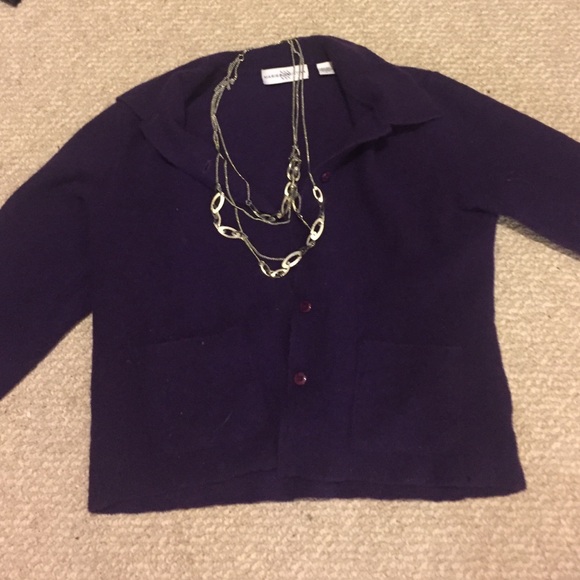 Wool blazer and necklace - Picture 1 of 2