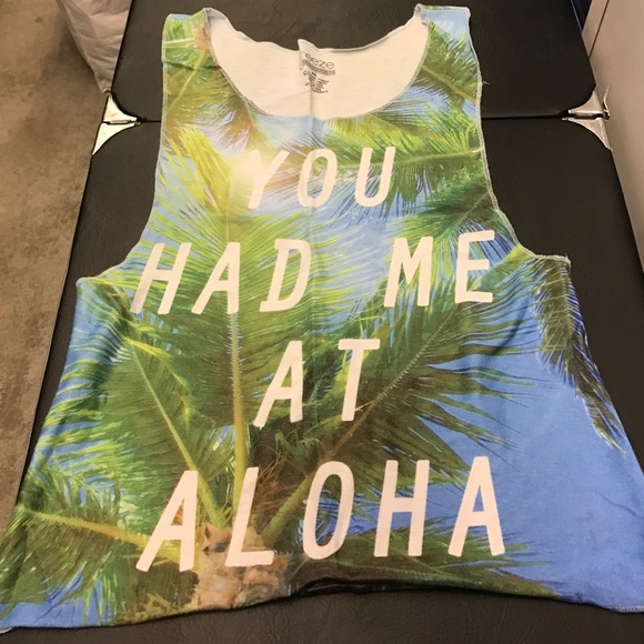 Printed, sleeveless tank with open sides